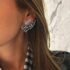 Par de pendientes de OKAJewelry tipo «ear cuff» con gancho, hecho con circonitas